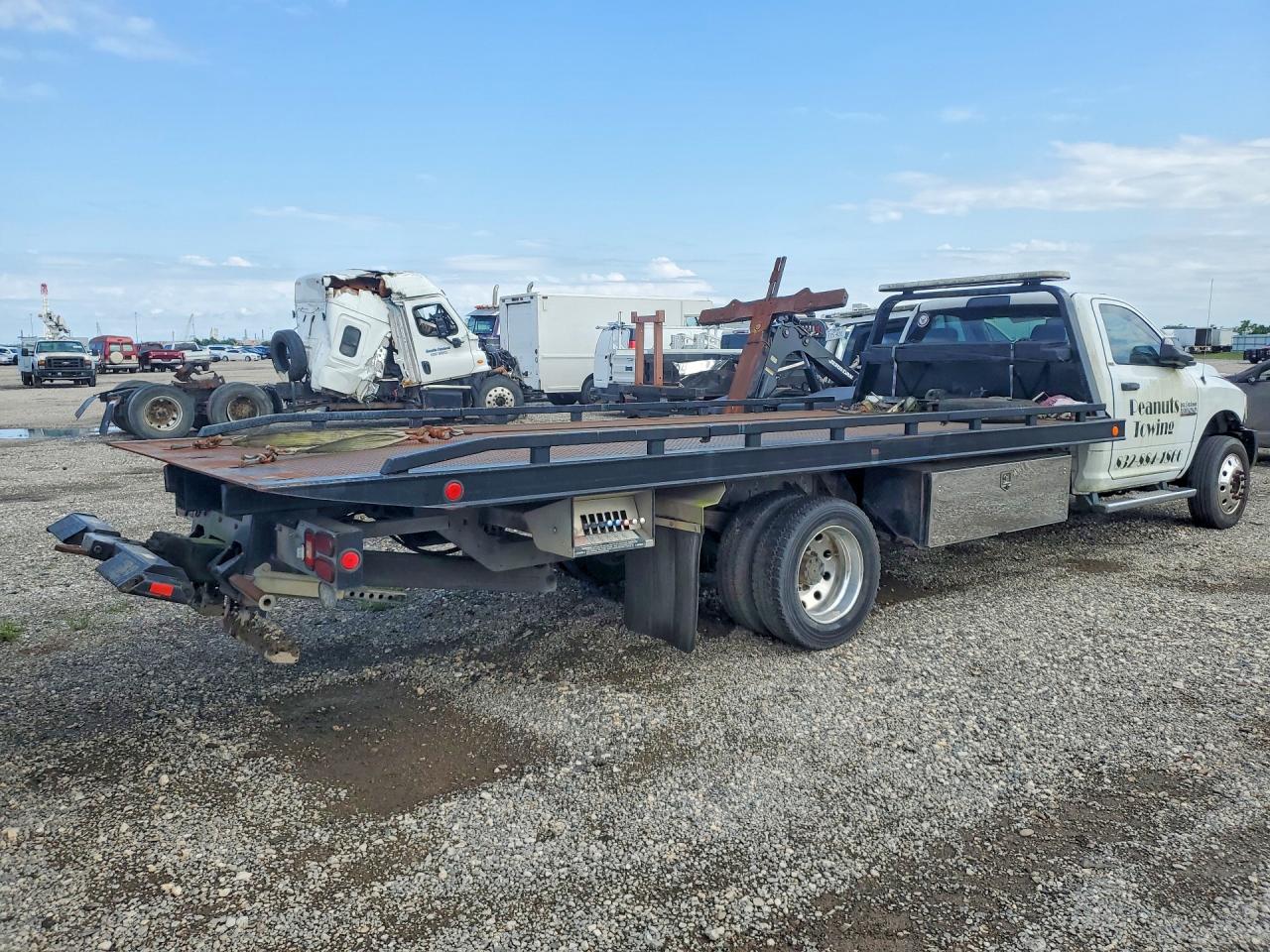 2015 Ram 5500 VIN 3C7WRMDL8FG706622 photo 3