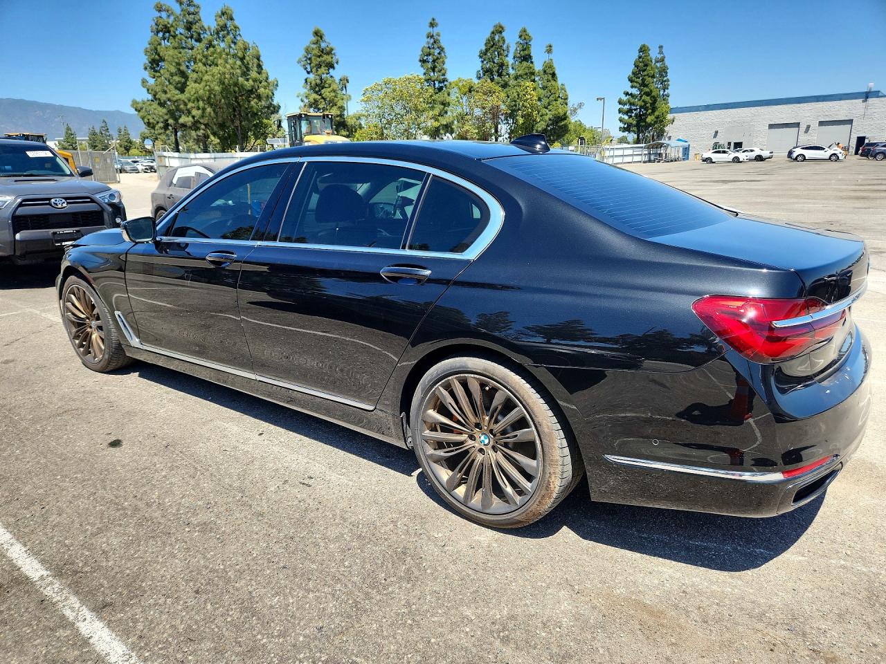 2016 BMW 7 series VIN WBA7F0C59GGM20875 photo 2