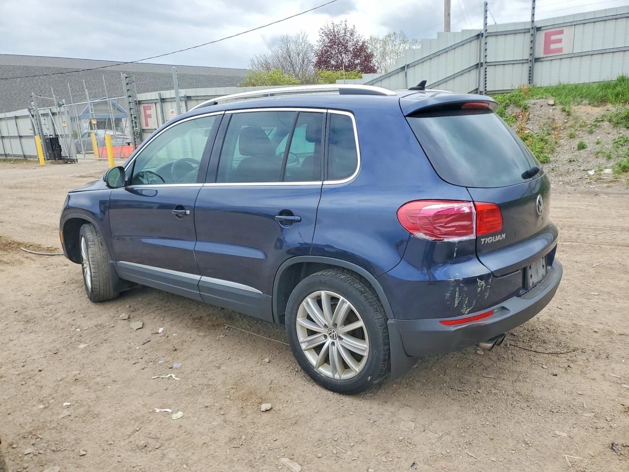 2015 Volkswagen Tiguan VIN WVGBV7AX1FW611316 photo 2