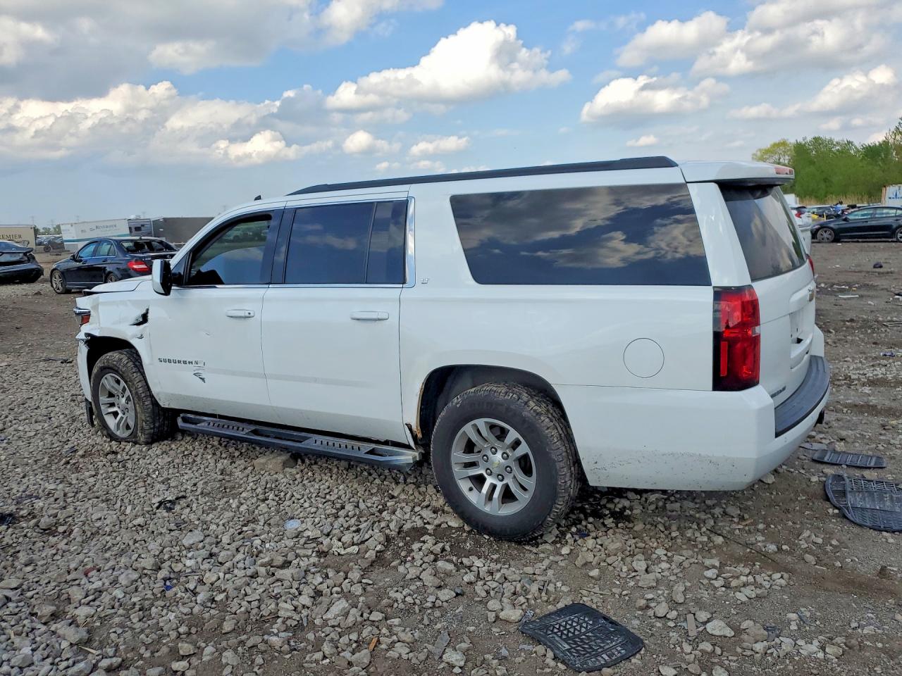 2015 CHEVROLET Suburban VIN 1GNSKJKC7FR194098 photo 2