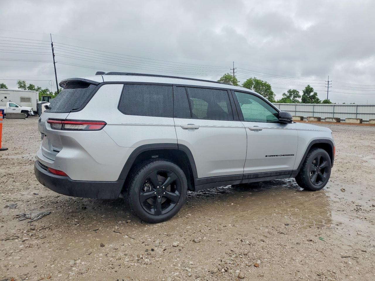 2025 Jeep Cherokee VIN 1C4RJKBG1S8654844 photo 3