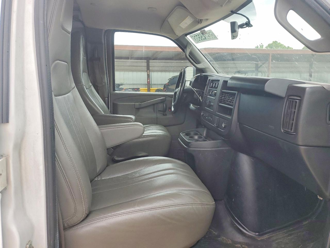 2022 CHEVROLET Express VIN 1GCWGAFP6N1174804 photo 11