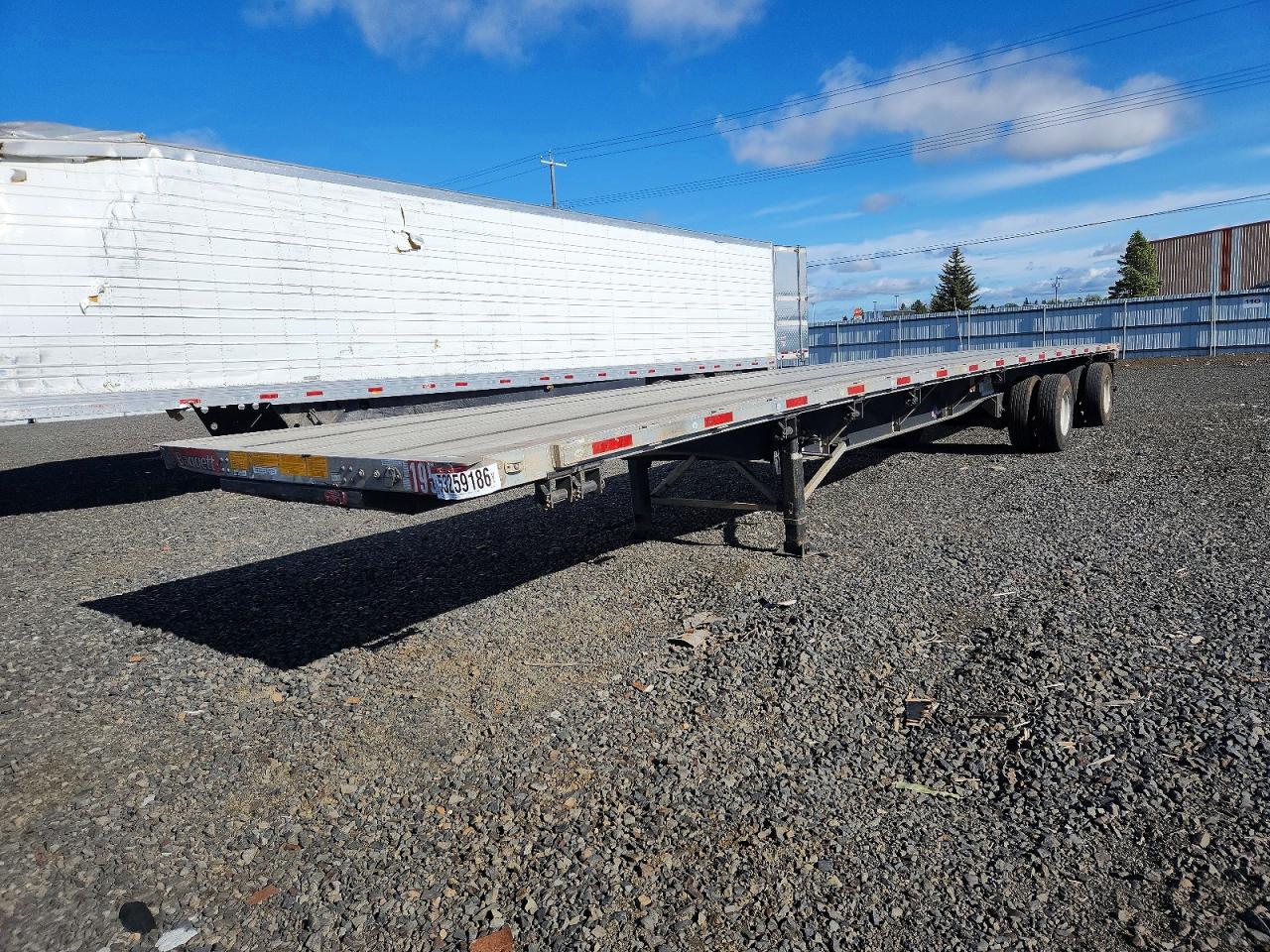 2023 UTIL Flatbed VIN 1UYFS2483P5774841 photo 2