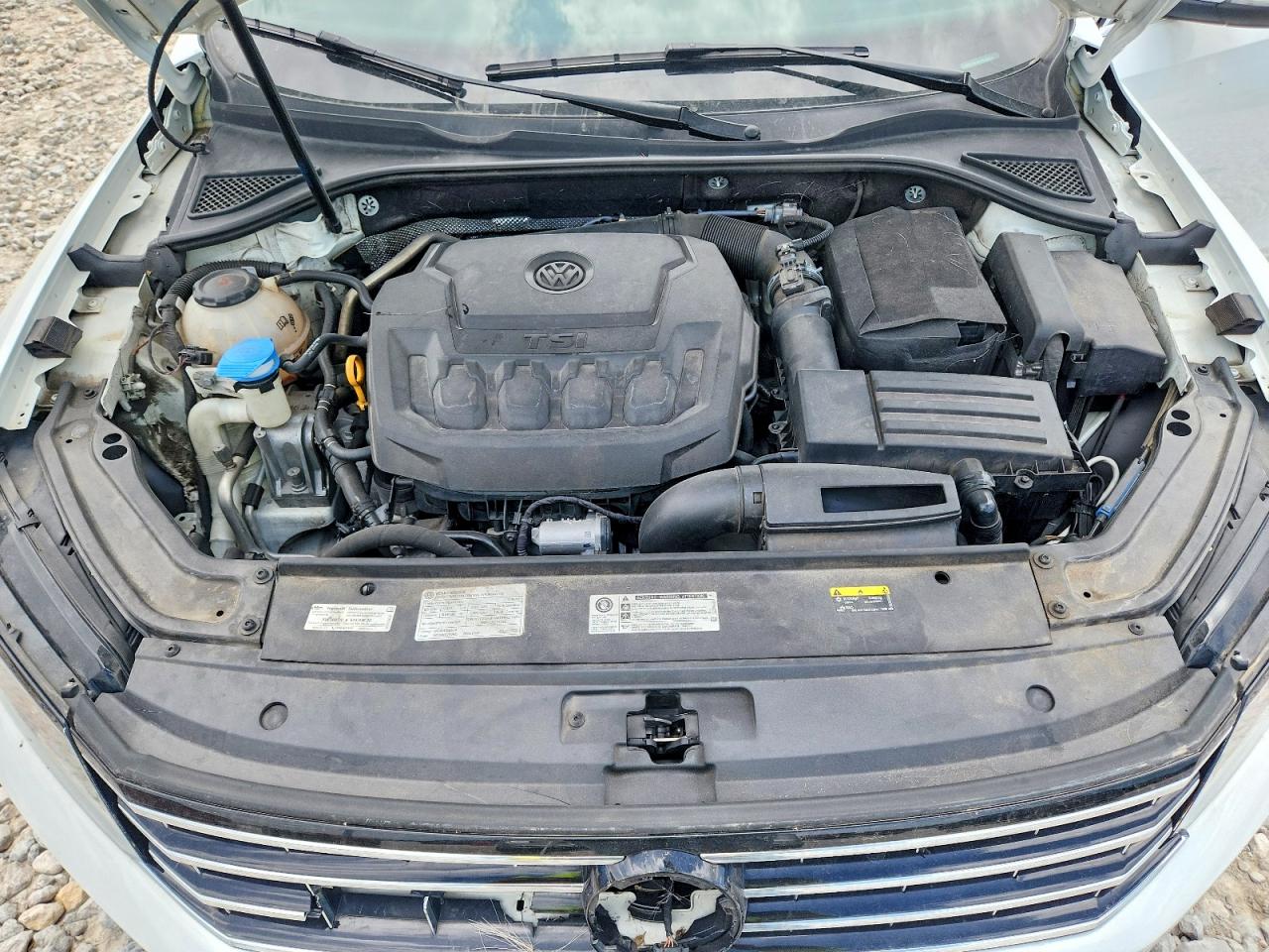 2018 Volkswagen Passat VIN 1VWBA7A39JC000518 photo 11