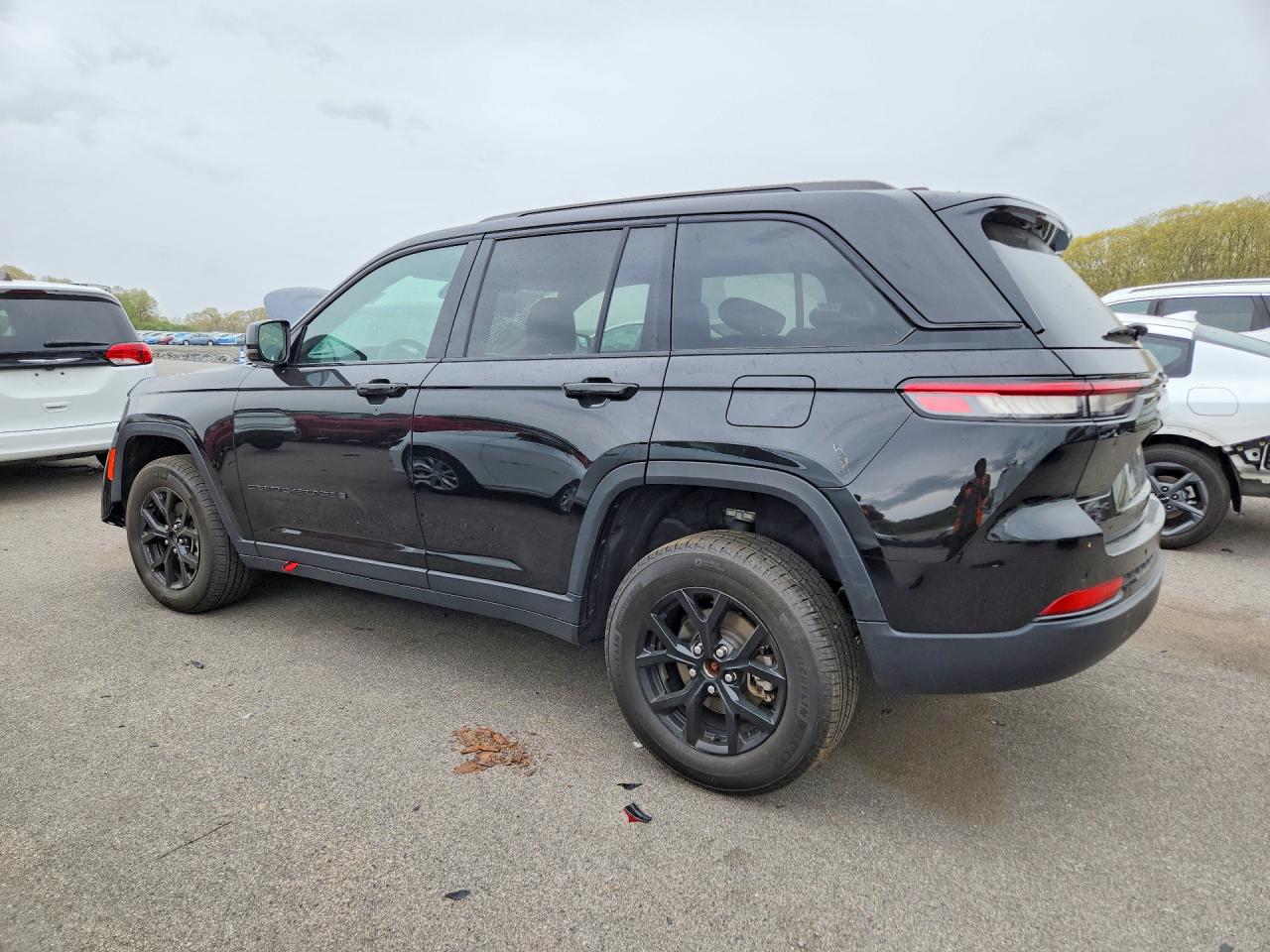 2025 Jeep Grand cher VIN 1C4RJHAG9S8656863 photo 2