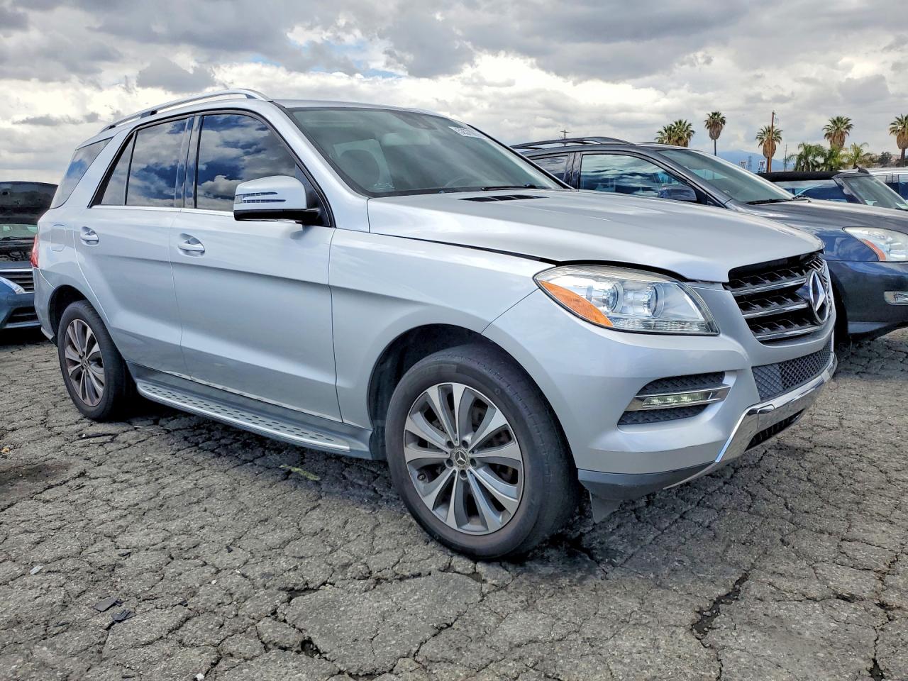 2013 Mercedes-Benz M-class VIN 4JGDA5HB0DA137064 photo 4