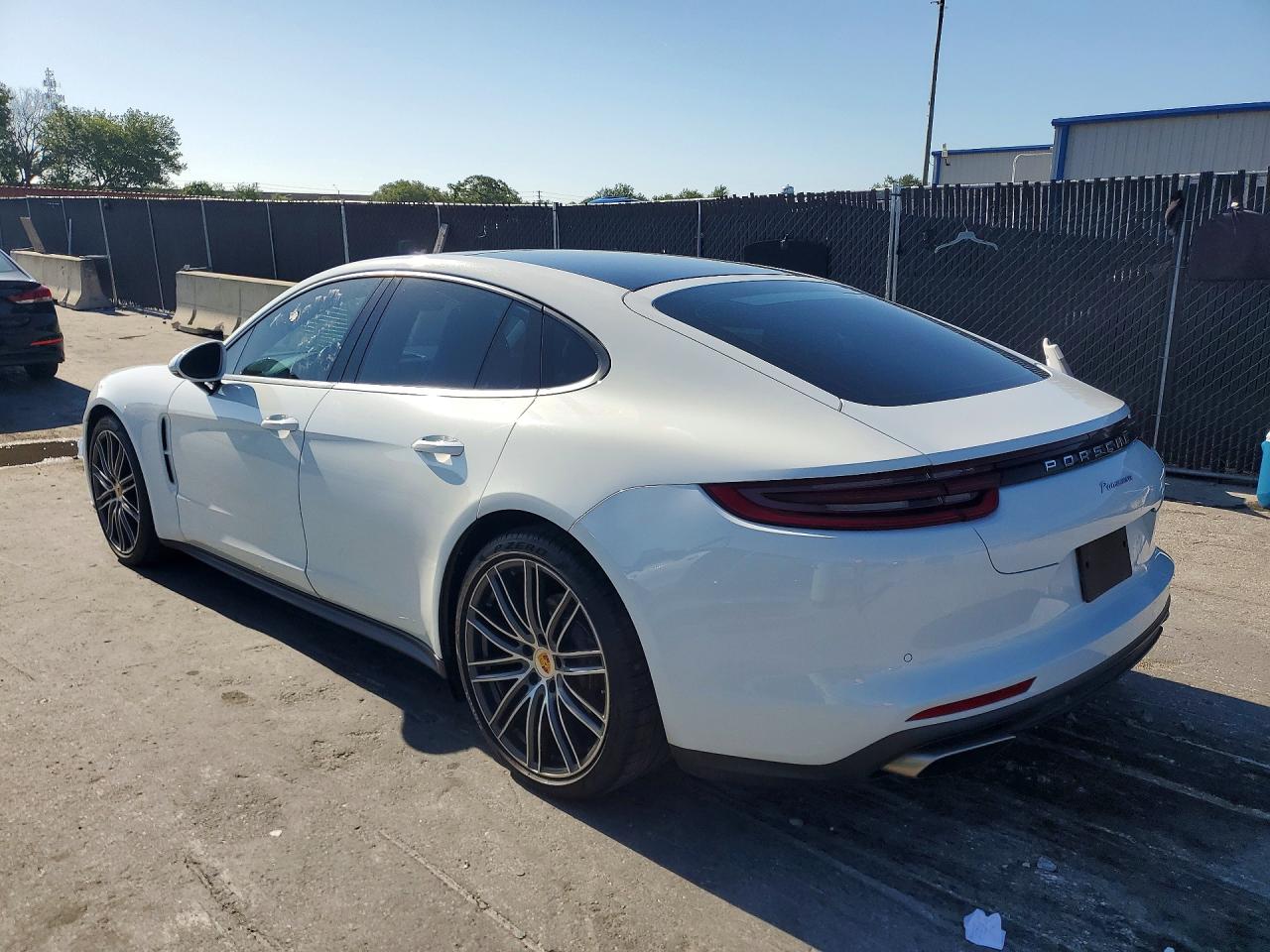 2017 Porsche Panamera VIN WP0AA2A73HL101603 photo 2