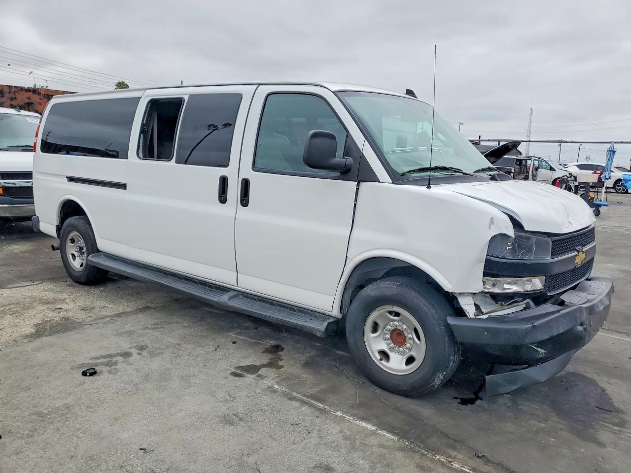 2023 Chevy Express VIN 1GAZGNFP3P1234182 photo 4
