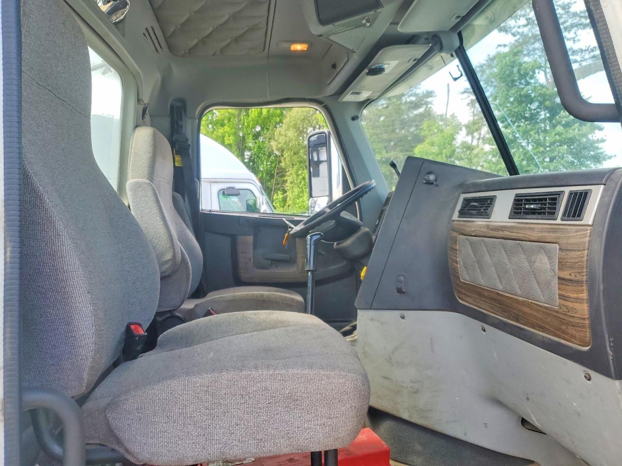 2022 FREIGHTLINER All models VIN 3AKJGNDR2NDNK8992 photo 5