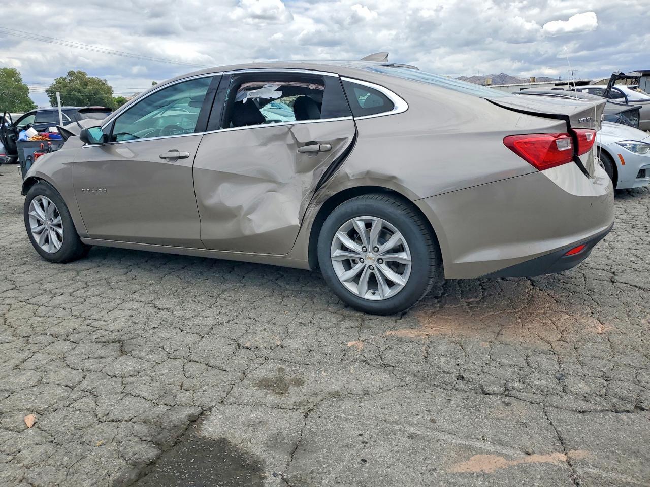 2025 Chevrolet Malibu VIN 1G1ZD5ST2SF152838 photo 2