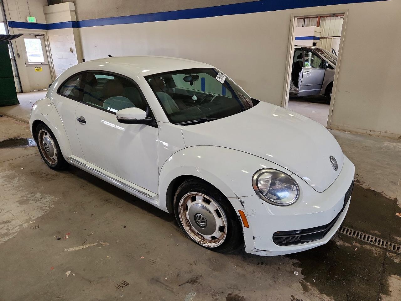 2016 Volkswagen Beetle VIN 3VWF17ATXGM637104 photo 4