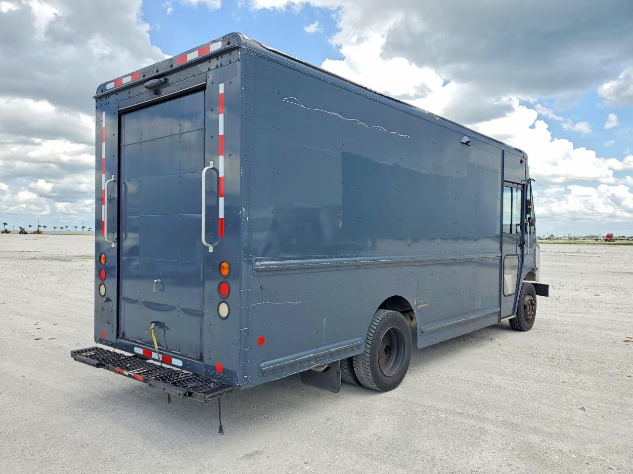 2020 FREIGHTLINER All other VIN 4UZAC2EA3LCMK0231 photo 3