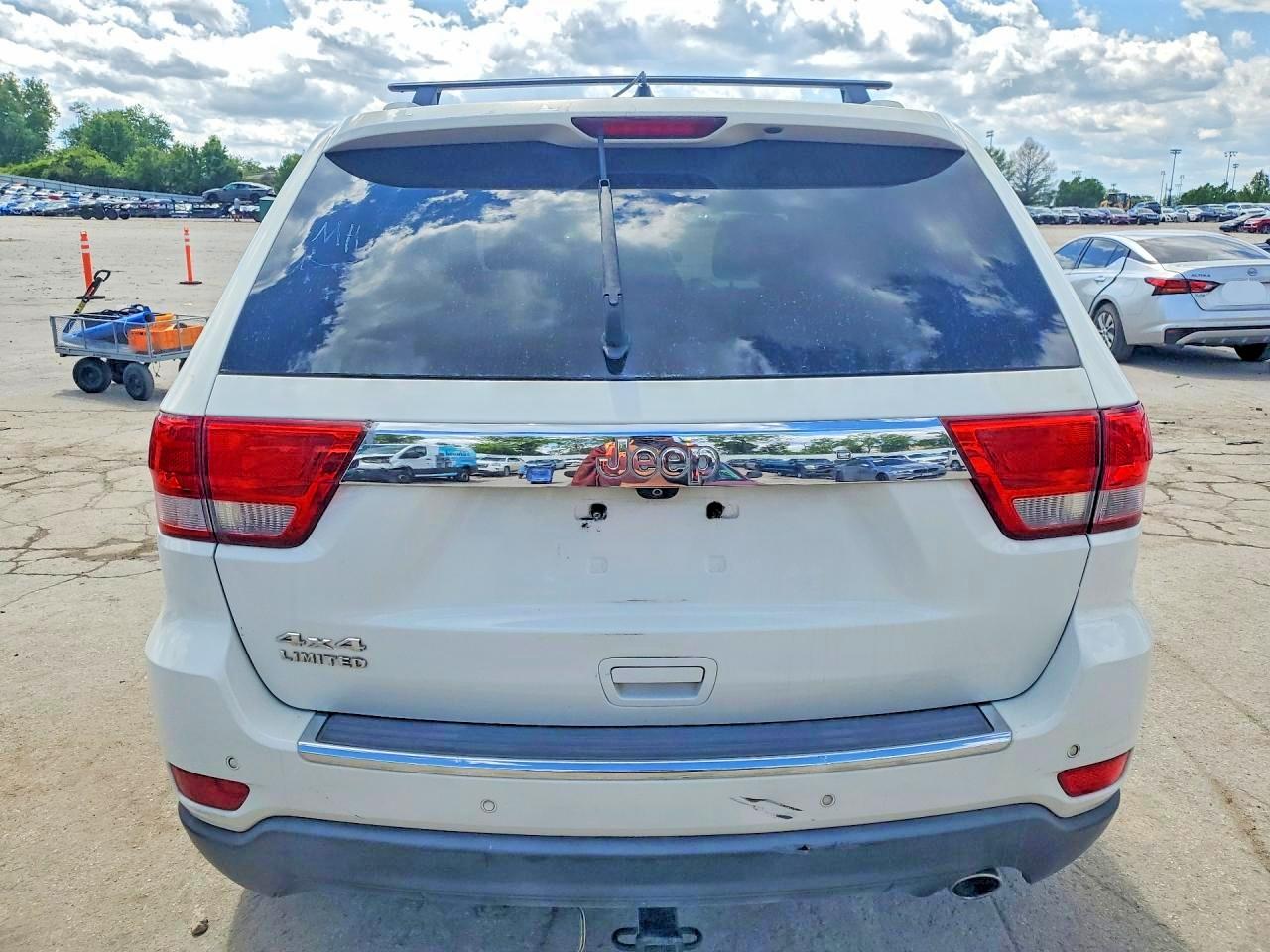 2011 Jeep Cherokee VIN 1J4RR5GG3BC655598 photo 6