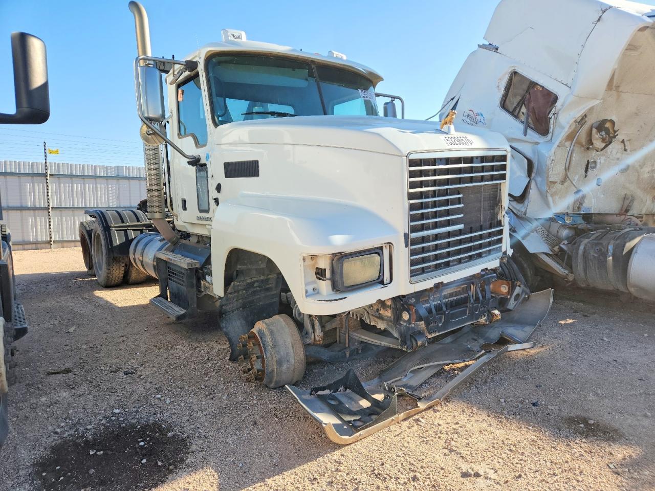 2018 MACK All models VIN 1M1AN09Y3JM027265 photo 1