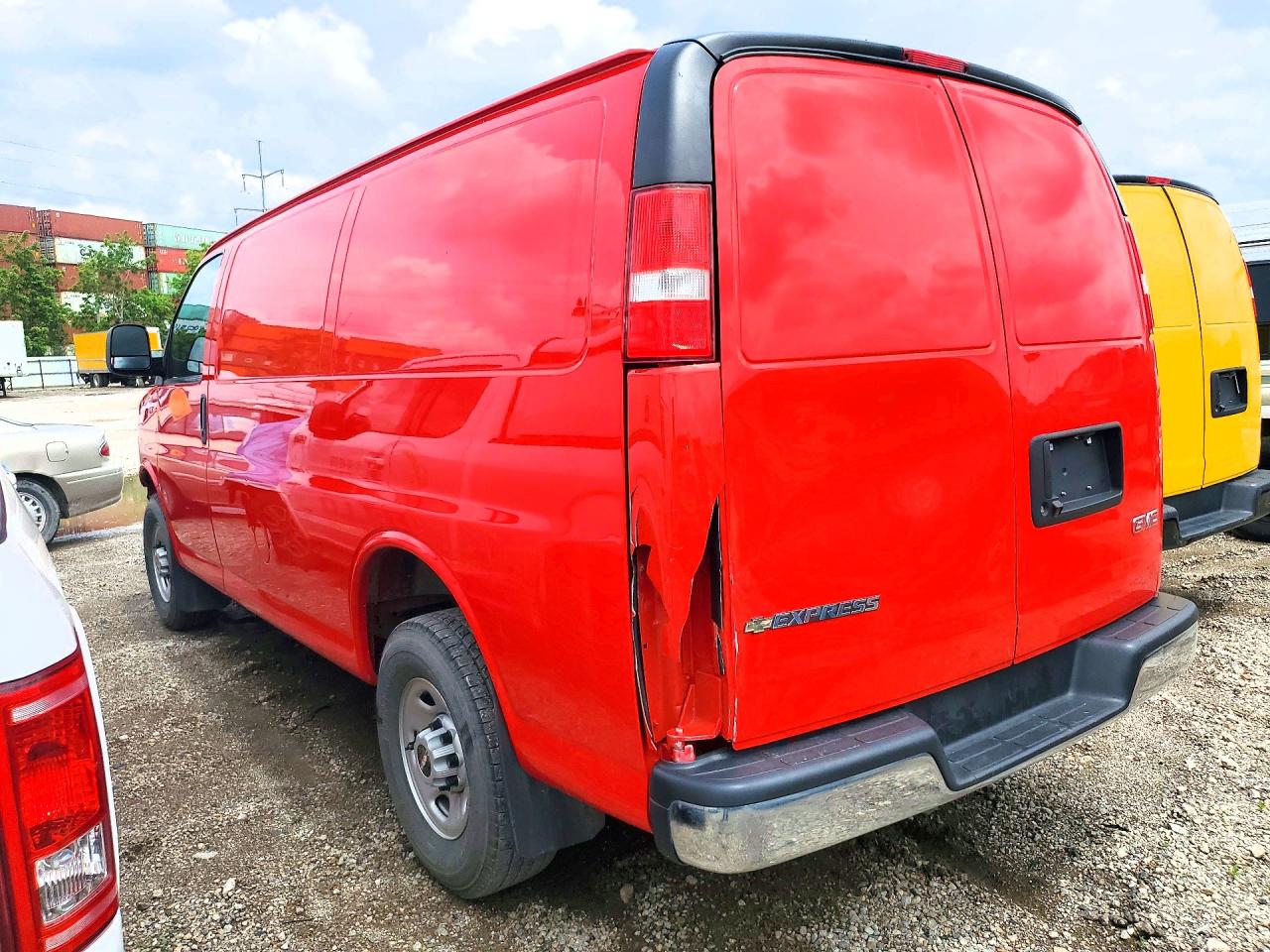 2023 GMC Savana VIN 1GTW7AFP2P1184801 photo 2