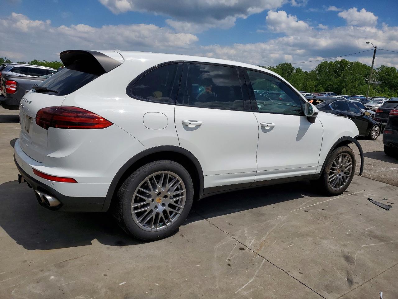 2018 Porsche Cayenne VIN WP1AB2A23JLA60847 photo 3