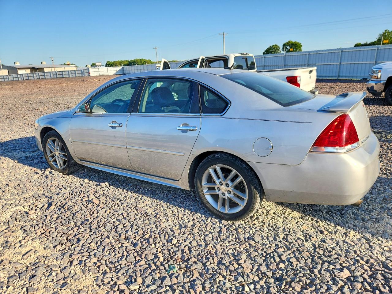 2015 Chevrolet Impala VIN 2G1WC5E33F1142625 photo 2