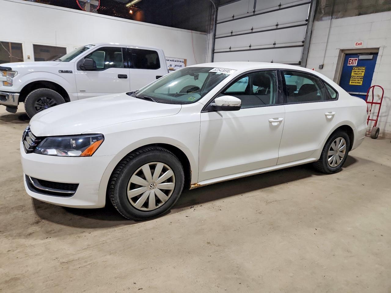2013 Volkswagen Passat s VIN 1VWAP7A35DC007867 photo 1