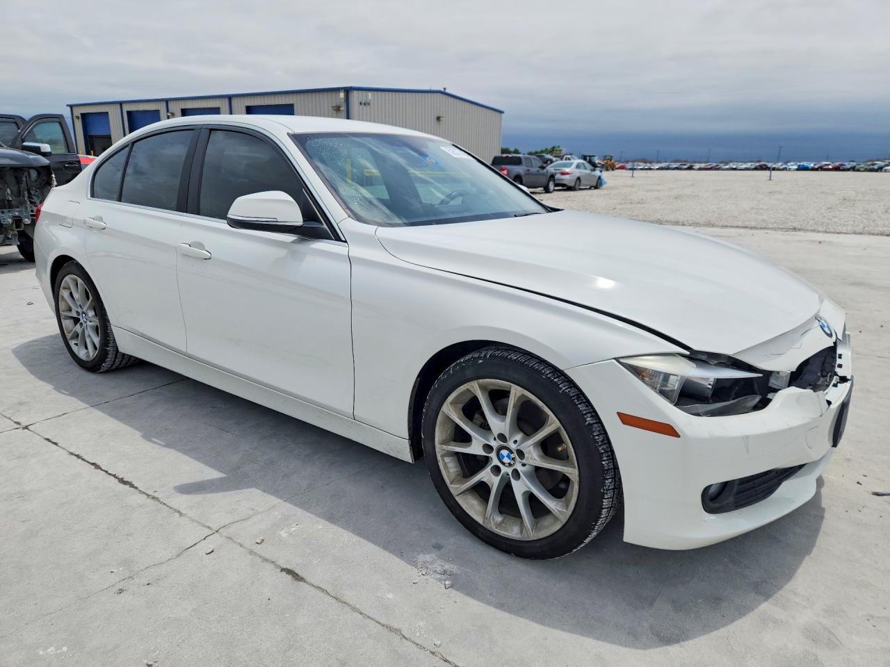 2015 BMW 3 series VIN WBA3B1G56FNT63555 photo 4