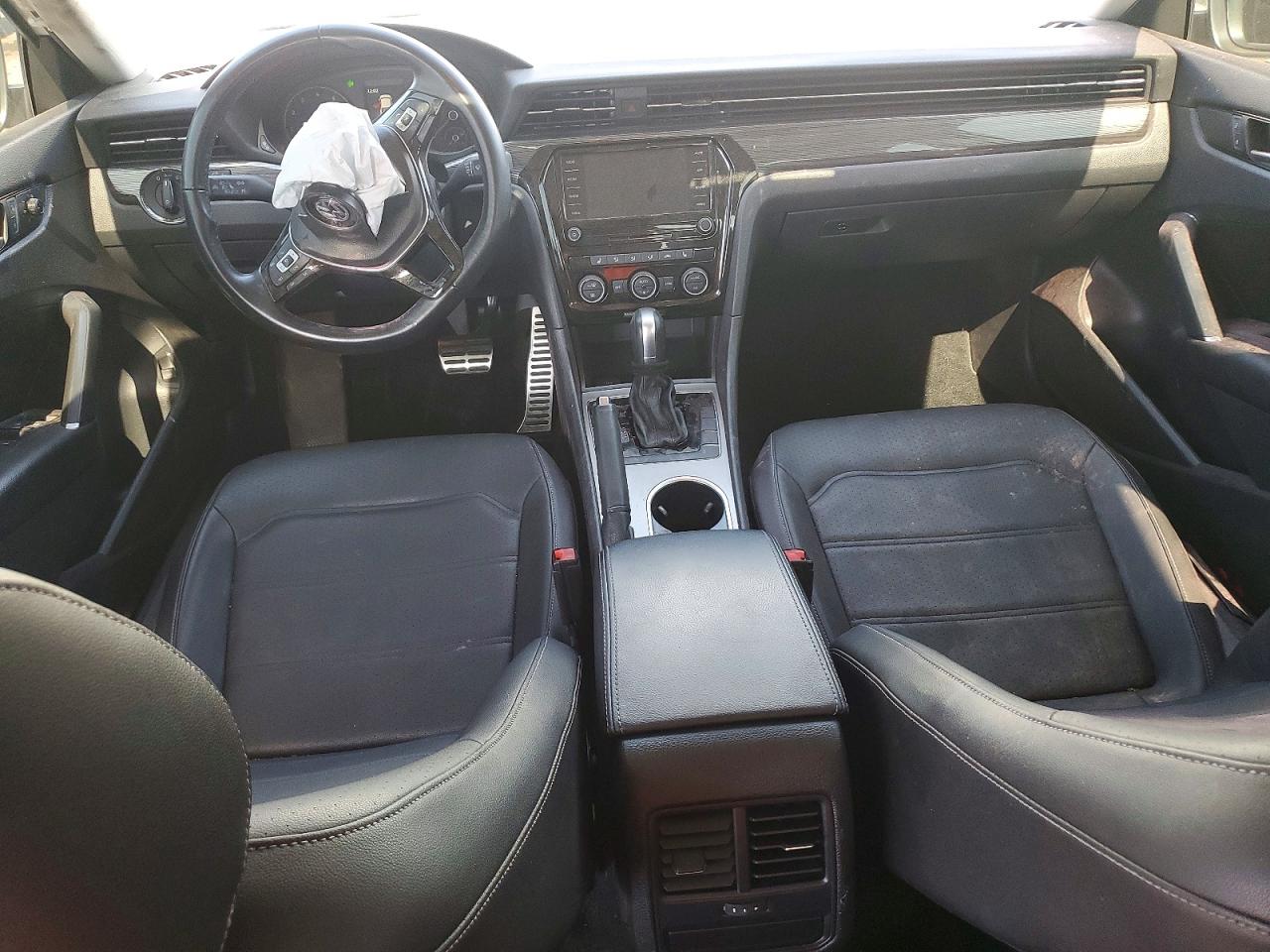 2020 Volkswagen Passat VIN 1VWMA7A31LC010908 photo 8