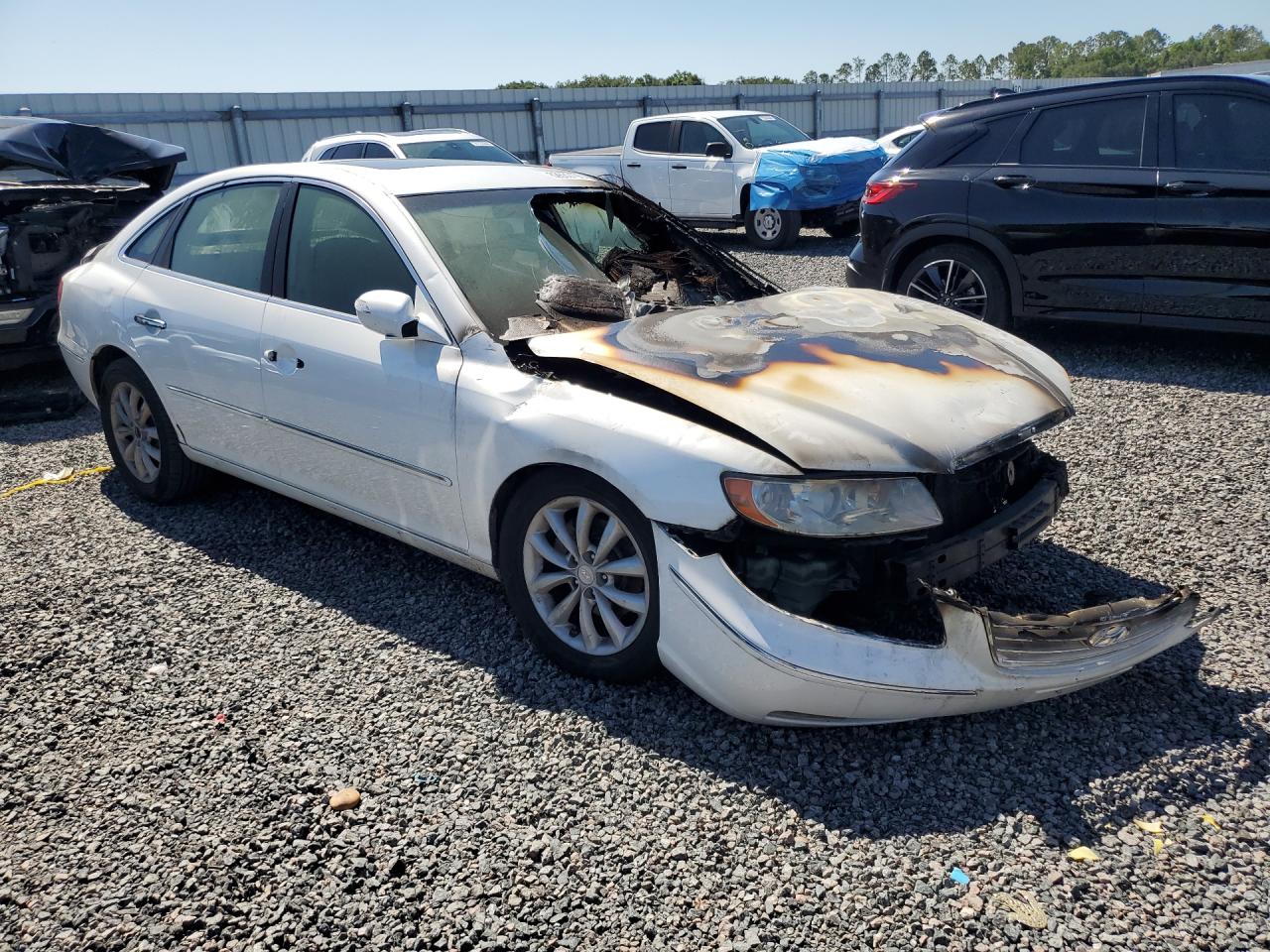 2007 HYUNDAI Azera VIN KMHFC46FX7A233078 photo 4