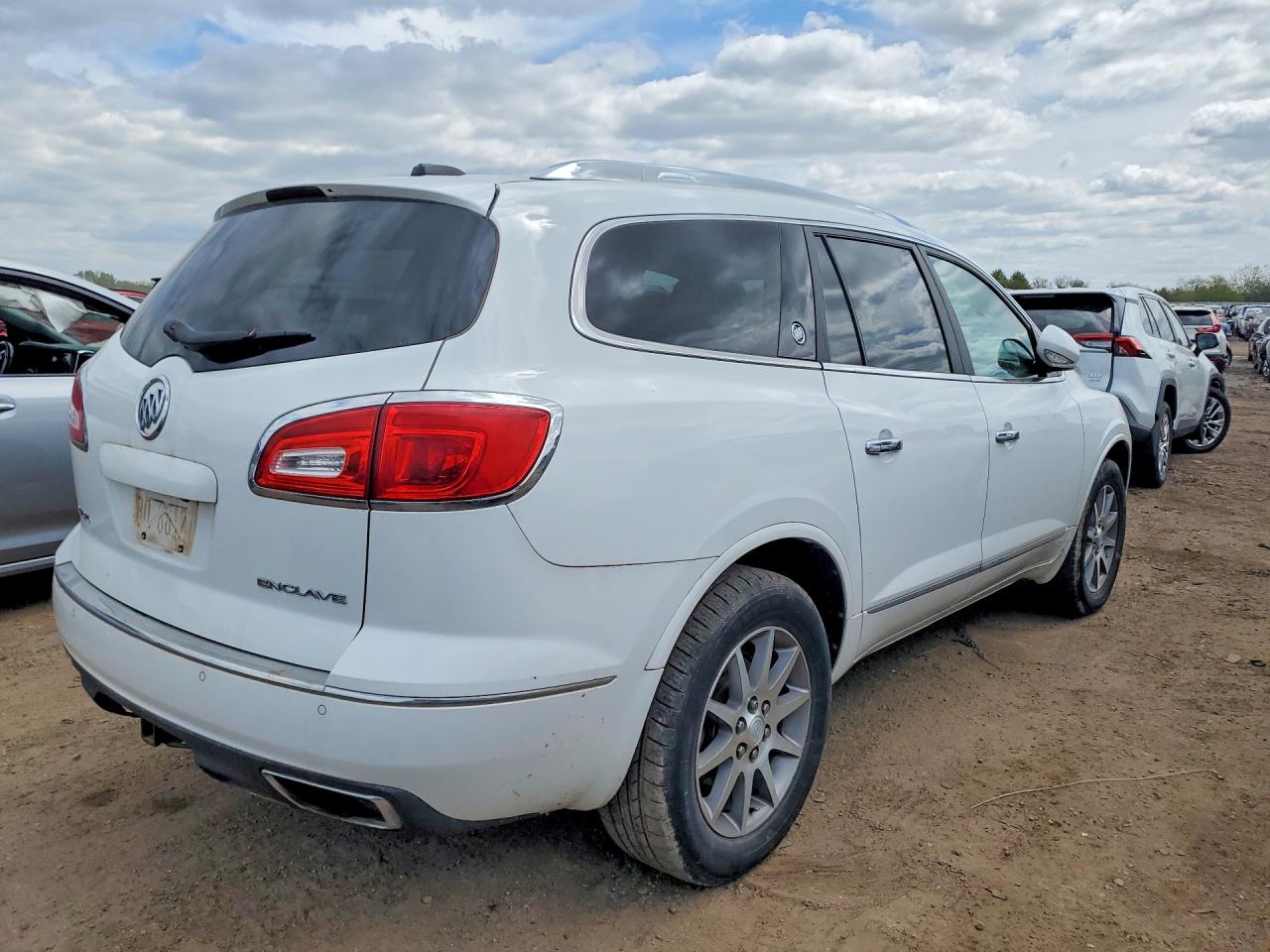 2017 BUICK Enclave VIN 5GAKRAKD8HJ314930 photo 3