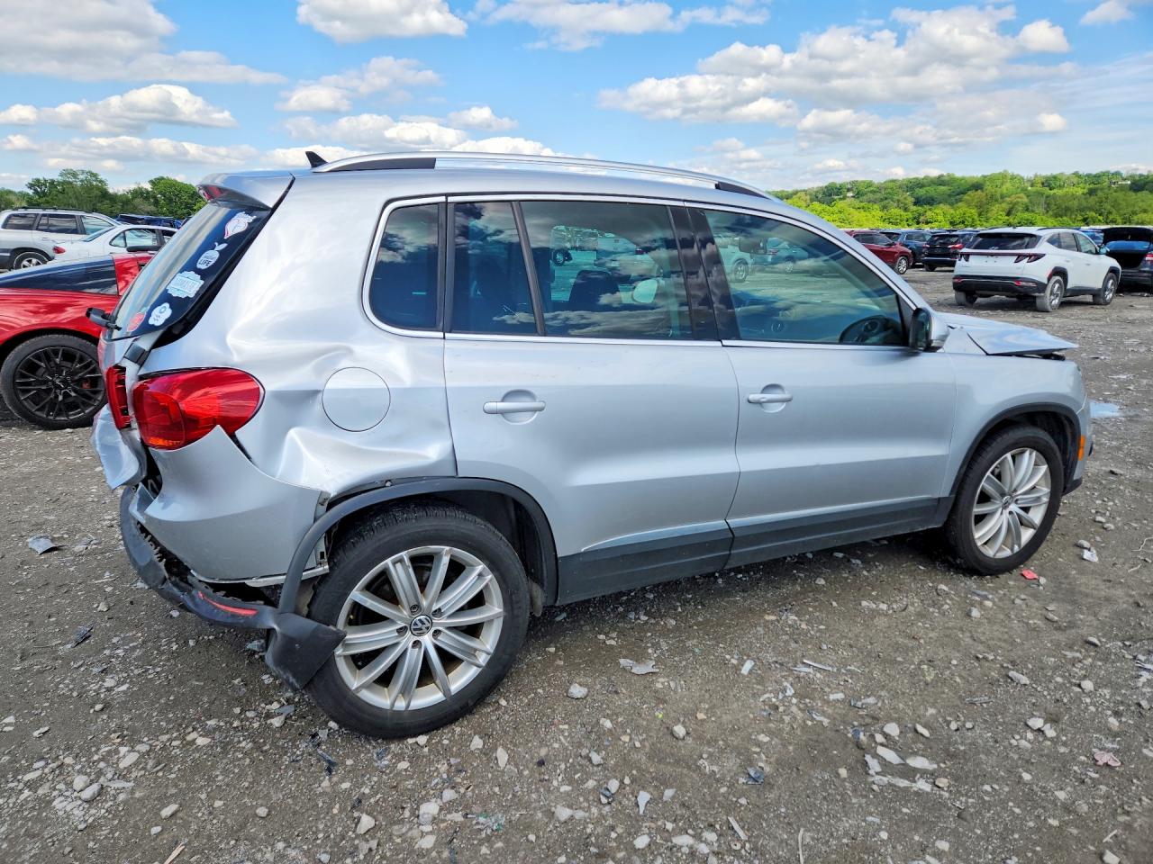 2015 Volkswagen Tiguan VIN WVGAV7AX1FW516704 photo 3