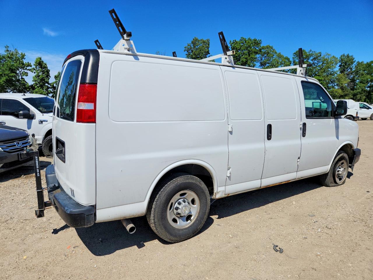 2021 Chevrolet Express 25 VIN 1GCWGAFP5M1249197 photo 3