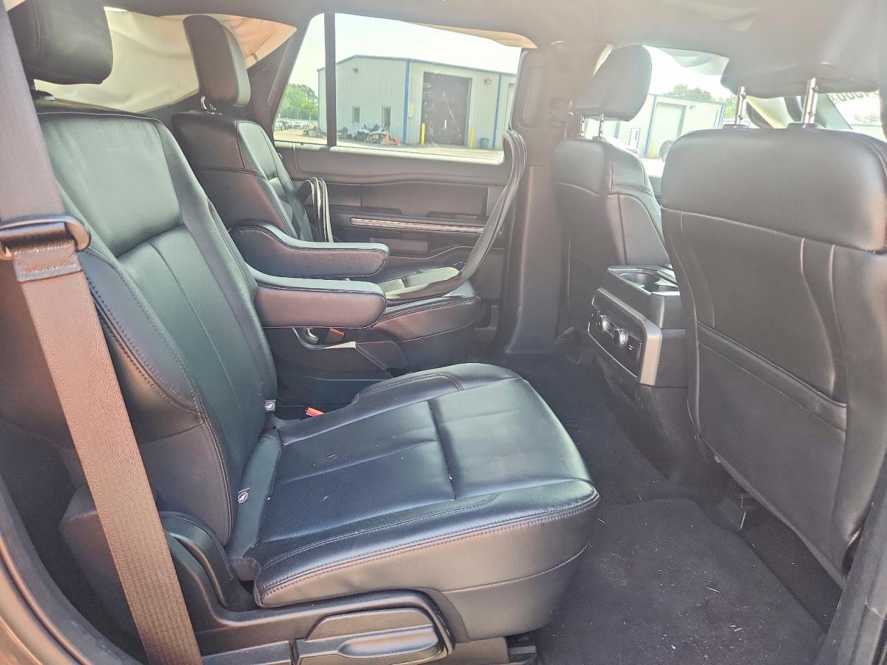 2021 Ford Expedition VIN 1FMJU1HT8MEA43566 photo 10