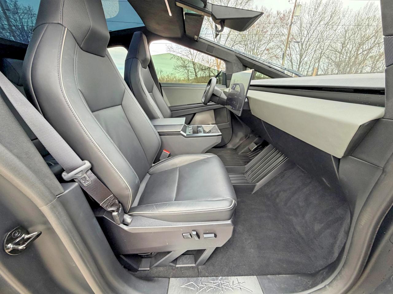 2024 Tesla Cybertruck VIN 7G2CEHEE3RA048554 photo 5