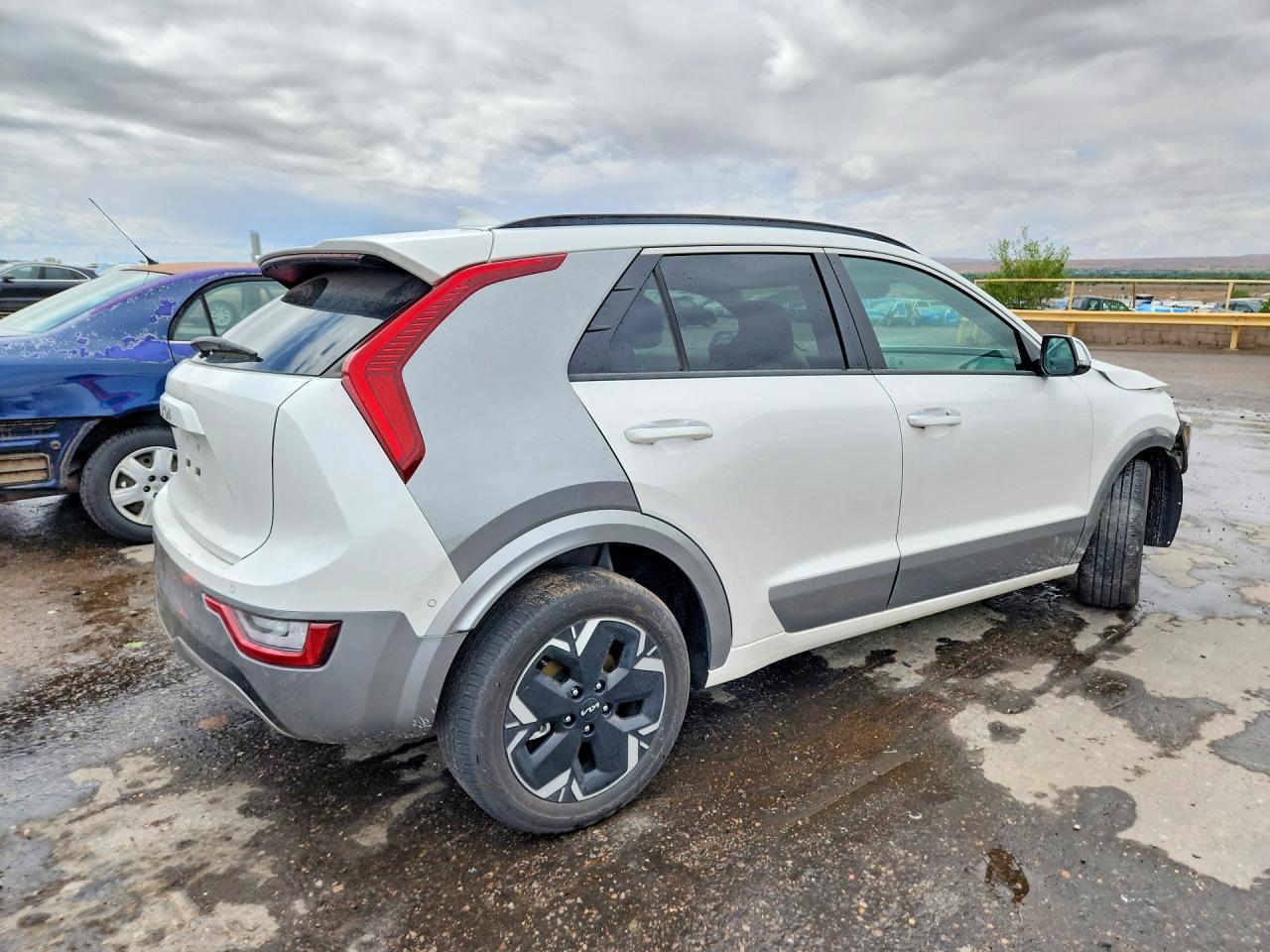 2023 Kia Niro VIN KNDCT3L12P5042533 photo 3