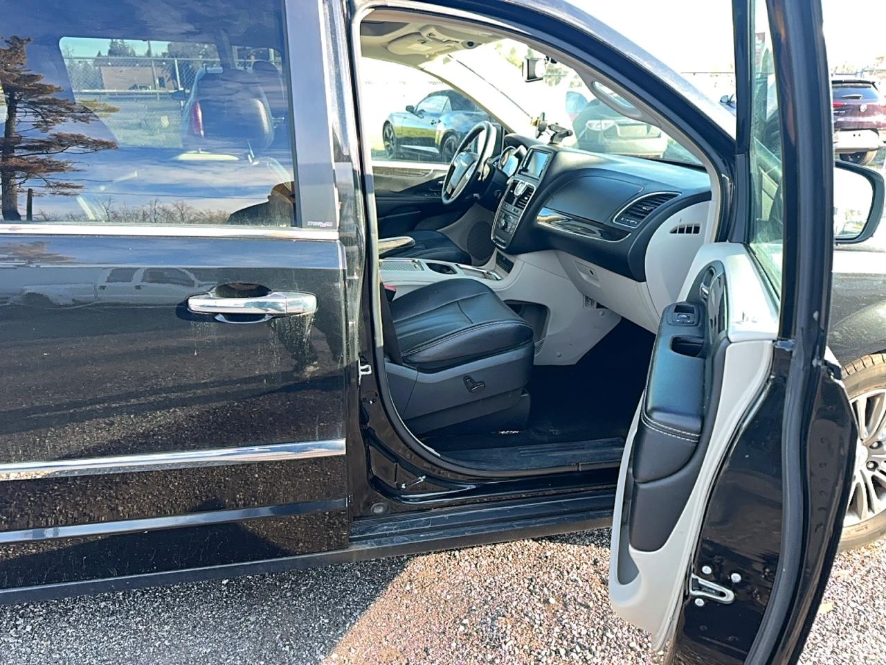2014 Chrysler Minivan VIN 2C4RC1CG6ER205154 photo 5
