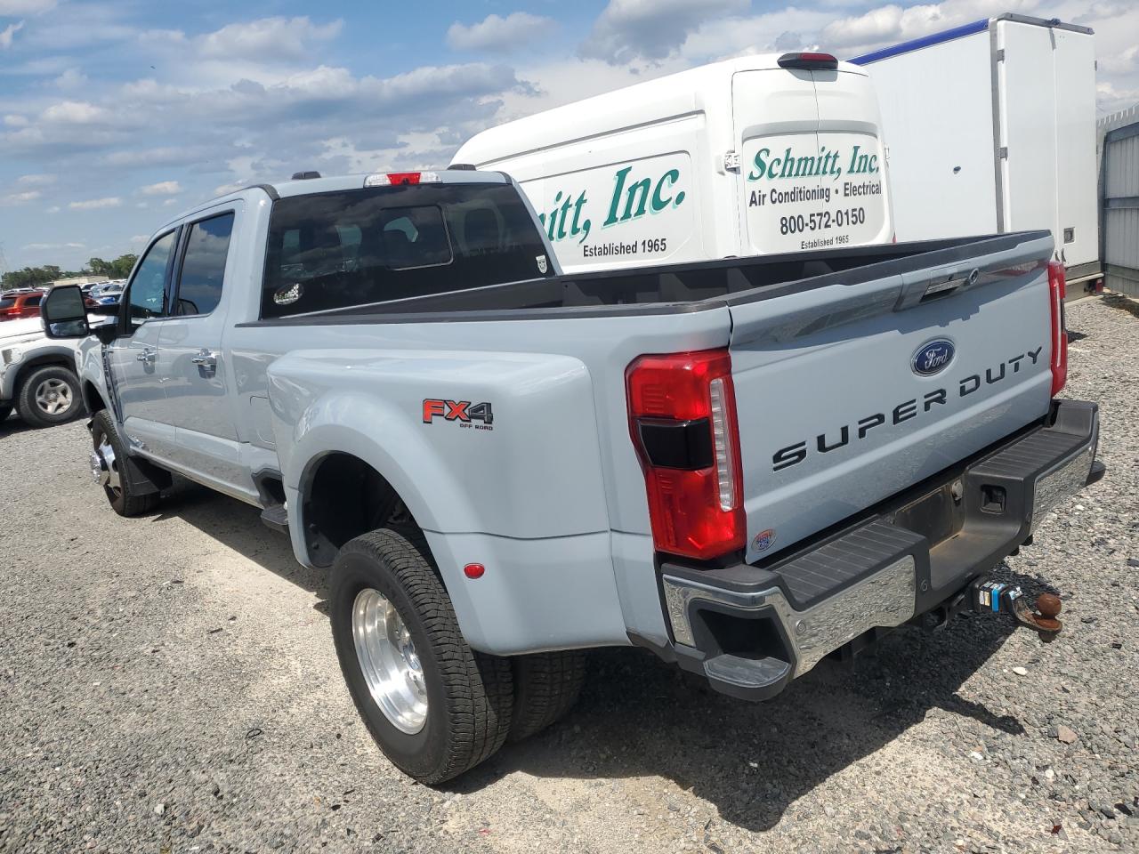 2024 Ford F350 VIN 1FT8W3DN8RED59797 photo 2