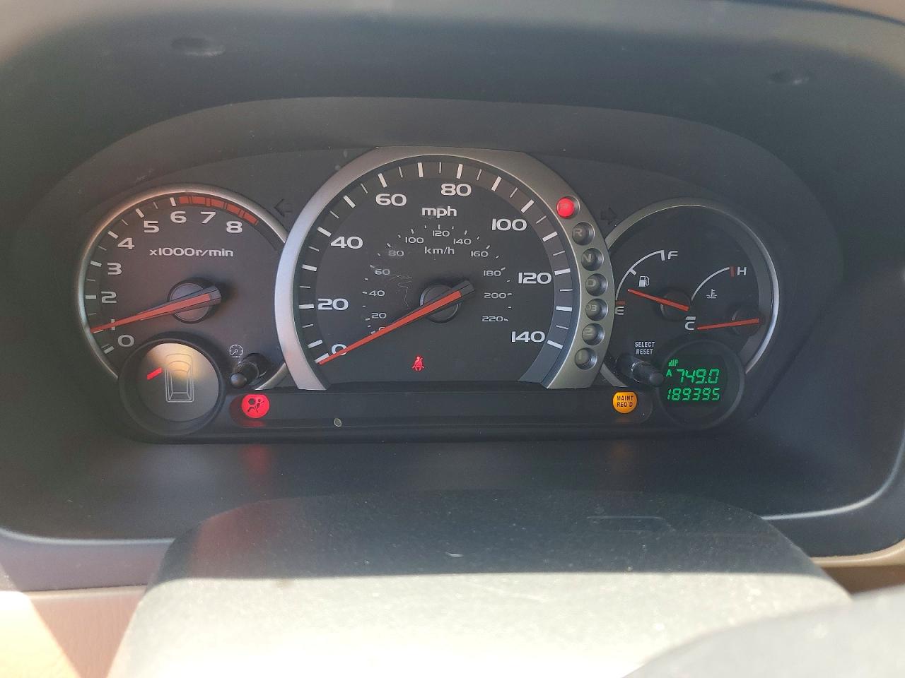 2004 Honda Pilot VIN 2HKYF185X4H564531 photo 9