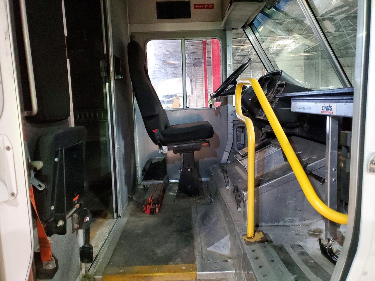 2018 FREIGHTLINER All other VIN 4UZAAPFD8JCJZ6690 photo 7