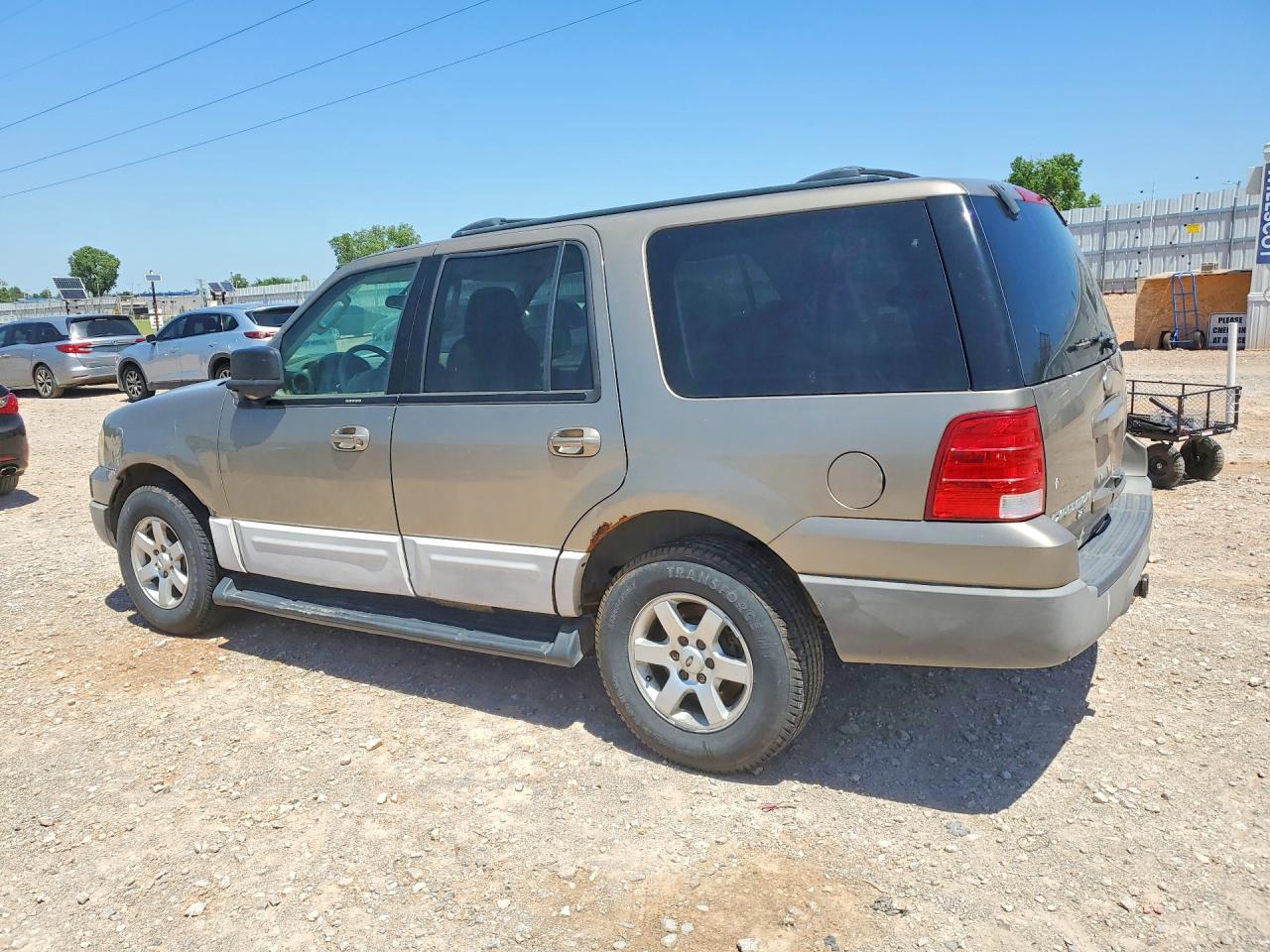2003 Ford Expedition VIN 1FMPU16L83LC09477 photo 2