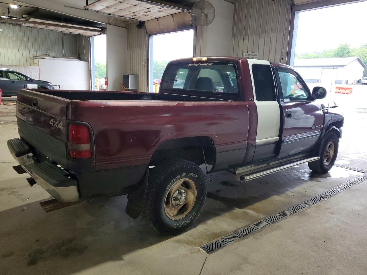 2000 Dodge Ram 1500 VIN 1B7HF13Y4YJ111276 photo 3