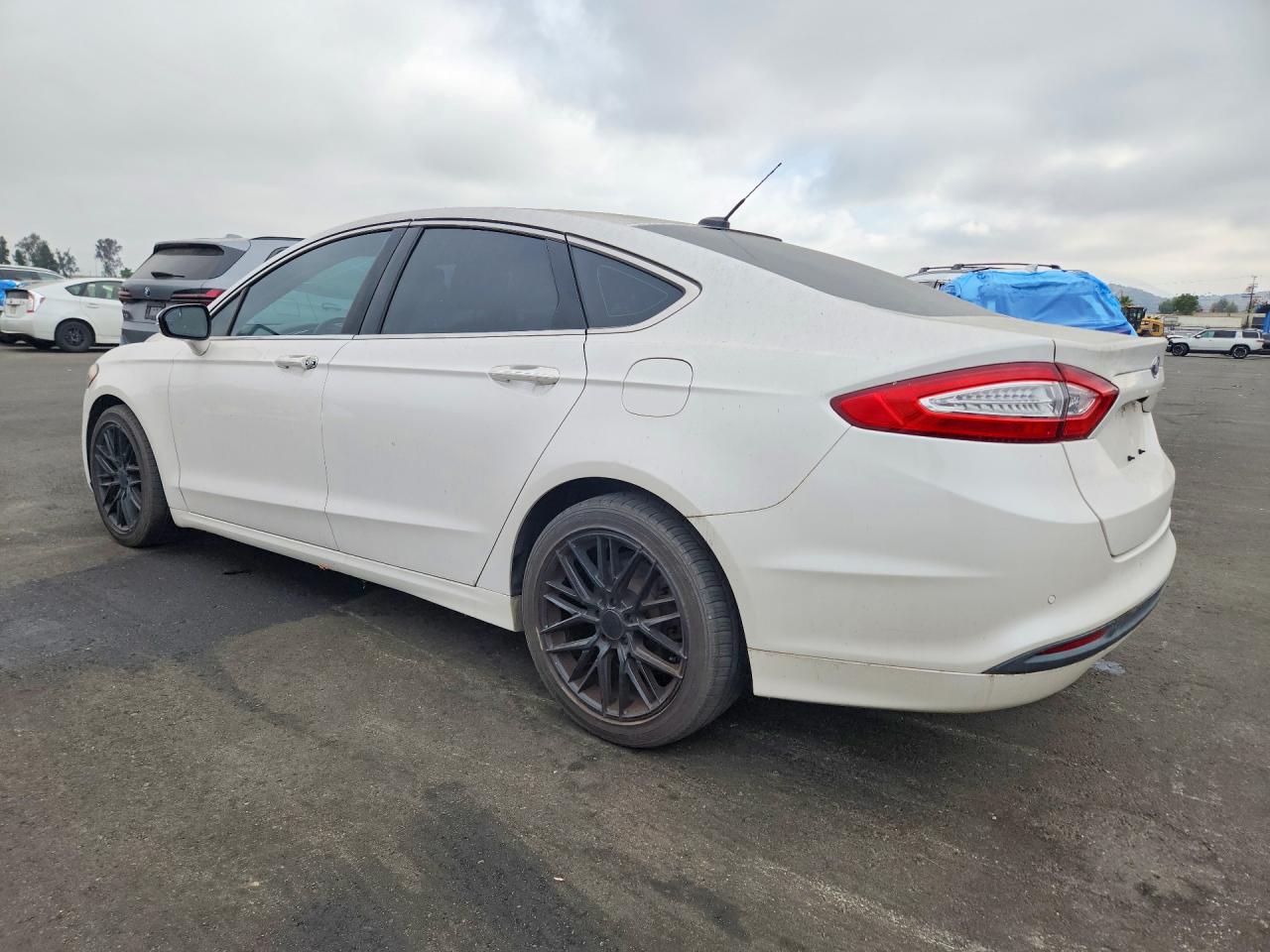 2013 Ford Fusion VIN 3FA6P0HR0DR192959 photo 2
