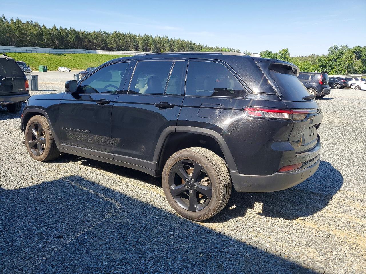 2023 Jeep Cherokee VIN 1C4RJGBG5PC651544 photo 2