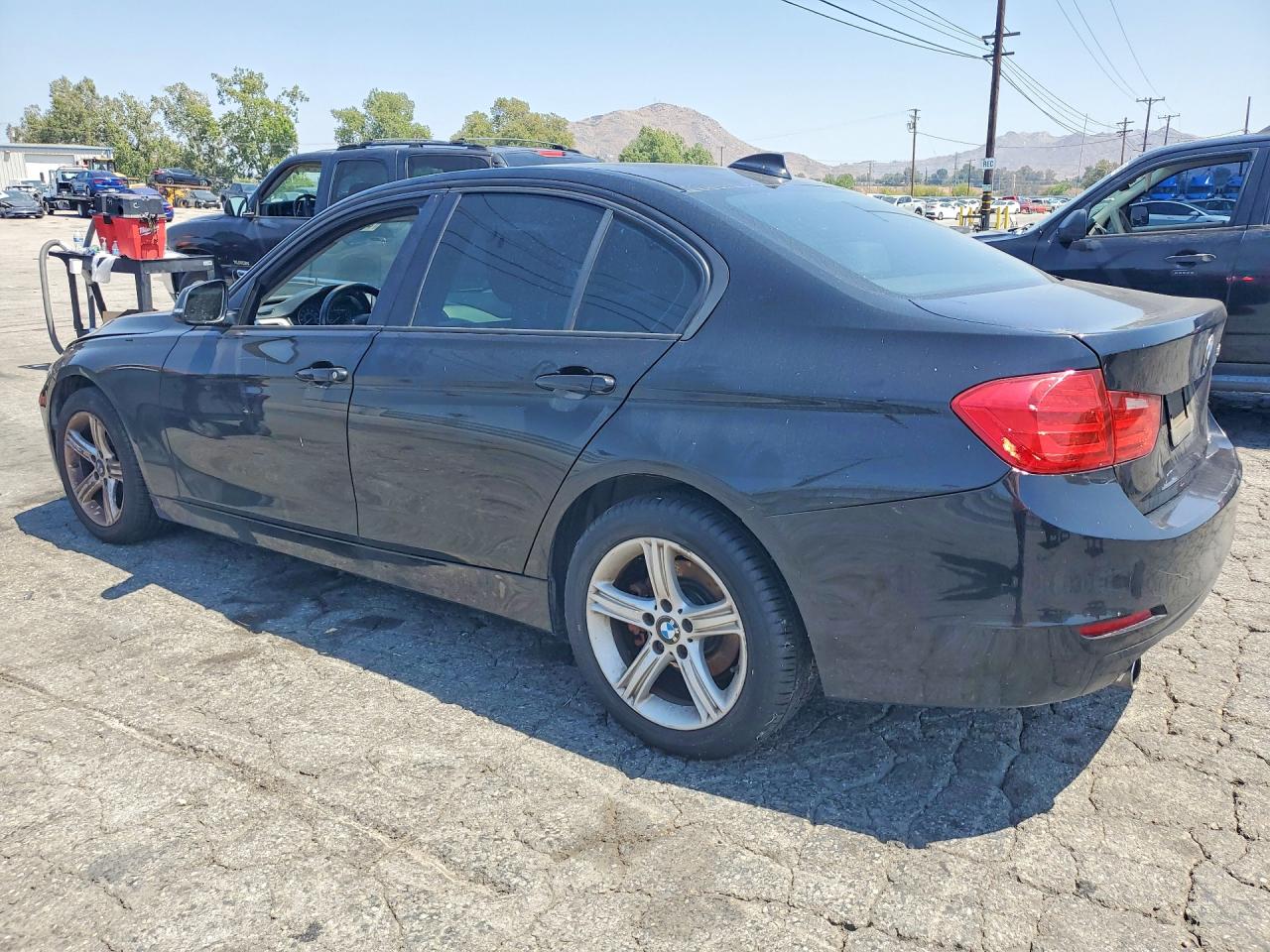 2014 BMW 3 series VIN WBA3B1C58EP679404 photo 2