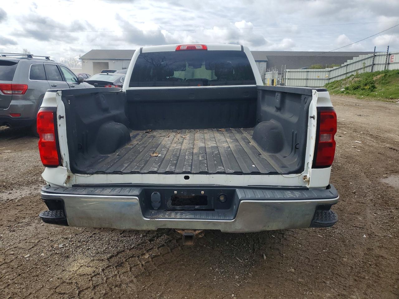 2018 Chevrolet All models VIN 1GCUKREC5JF248083 photo 6