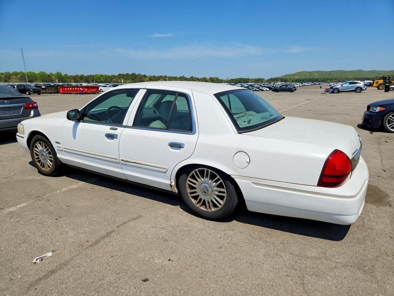 2010 Mercury Grmarquis VIN 2MEBM7FV9AX639245 photo 2