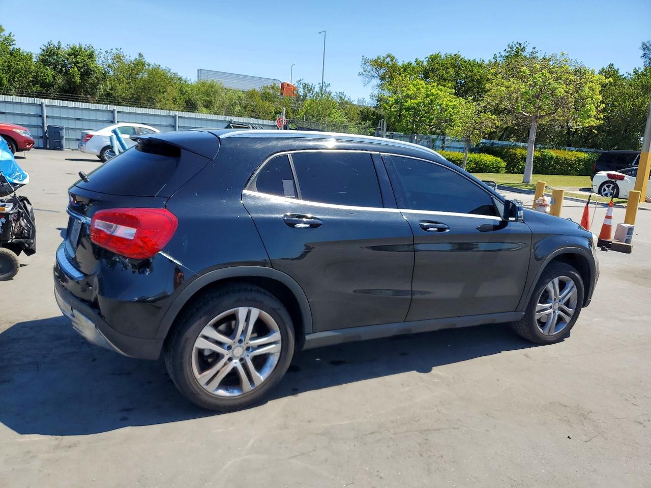 2015 Mercedes Gla-class VIN WDCTG4EB2FJ138808 photo 3