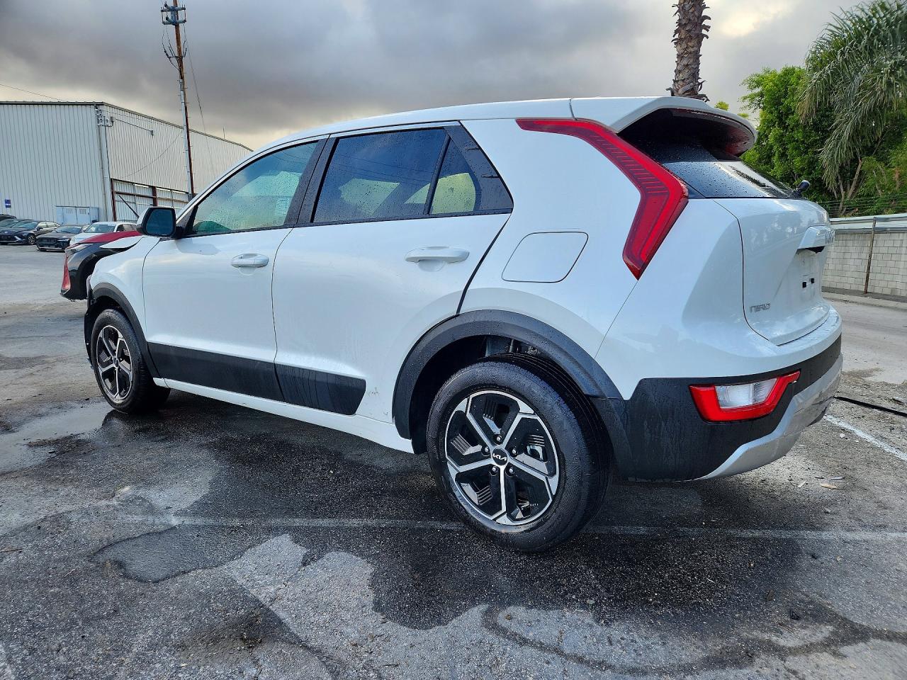 2026 Kia Niro VIN KNDCP3LE3T5330952 photo 2