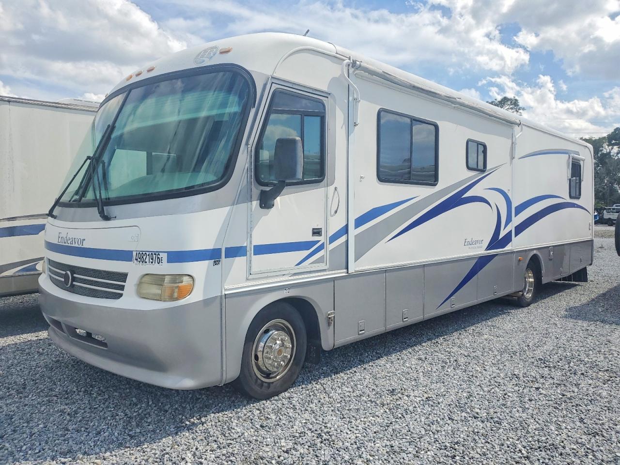 2000 Ford F550 VIN 3FCNF53S2YJA08528 photo 2
