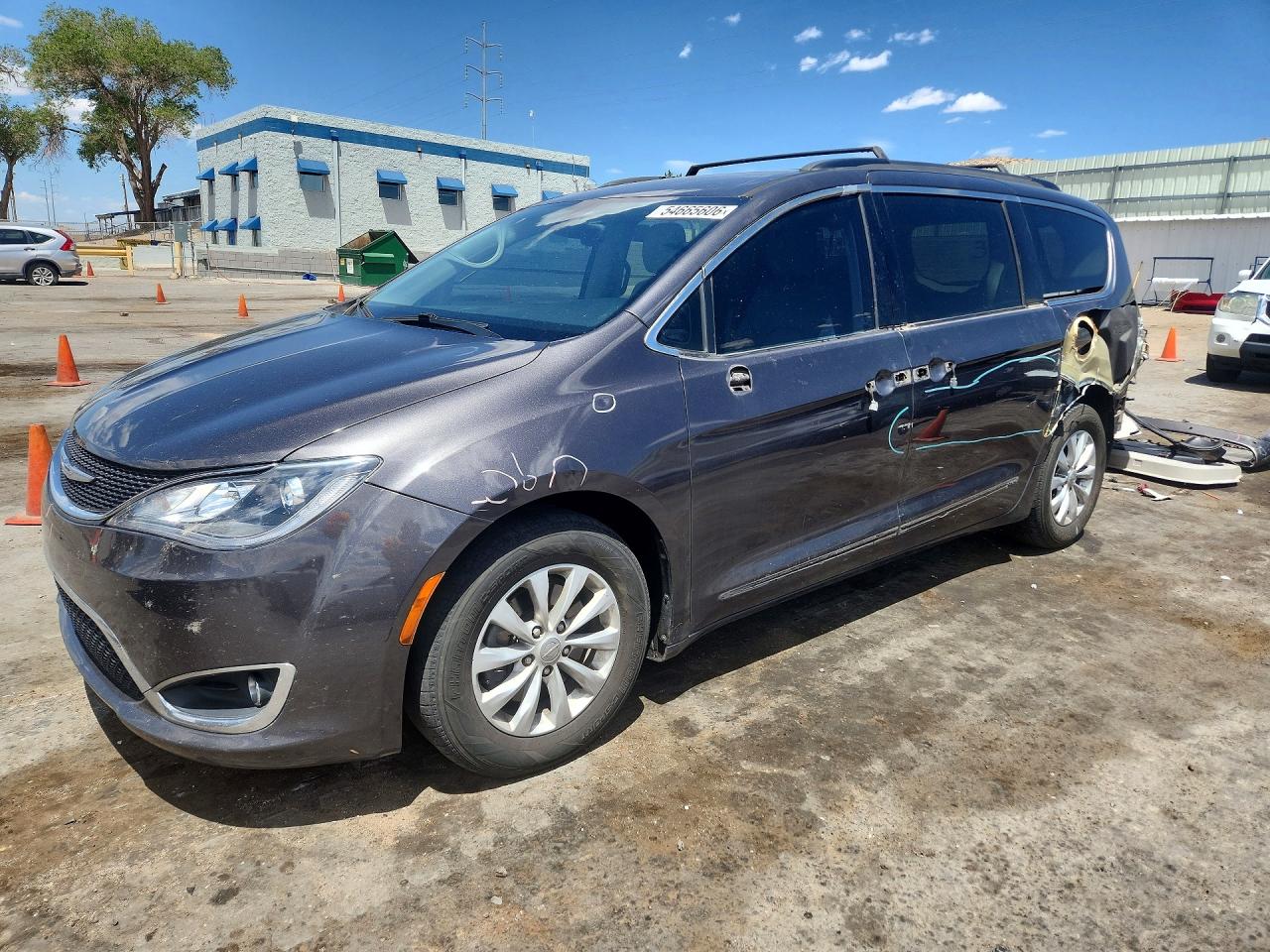 2017 Chrysler Pacifica VIN 2C4RC1BG4HR513090 photo 1