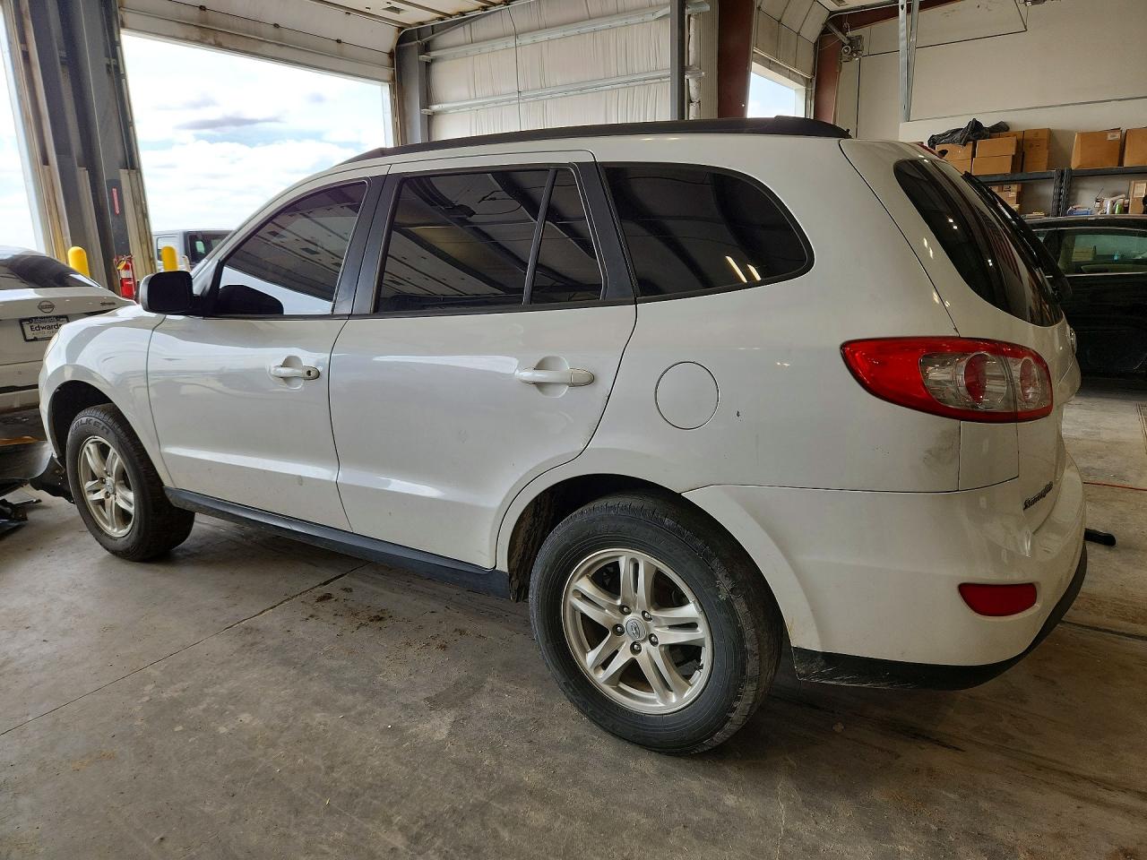 2012 Hyundai Santa fe VIN 5XYZG3AB1CG153747 photo 2
