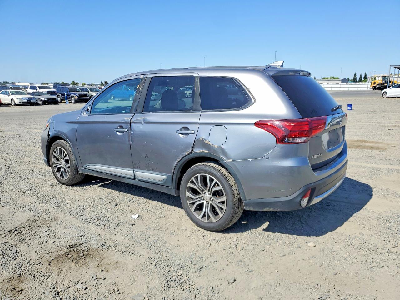 2018 Mitsubishi Outlander VIN JA4AD3A3XJJ001780 photo 2