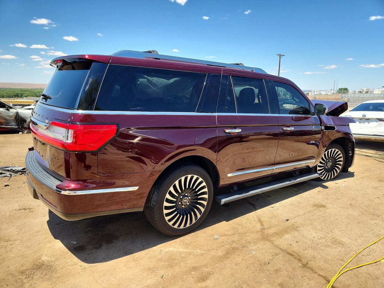 2019 Lincoln Navigator VIN 5LMJJ3TT9KEL16682 photo 3