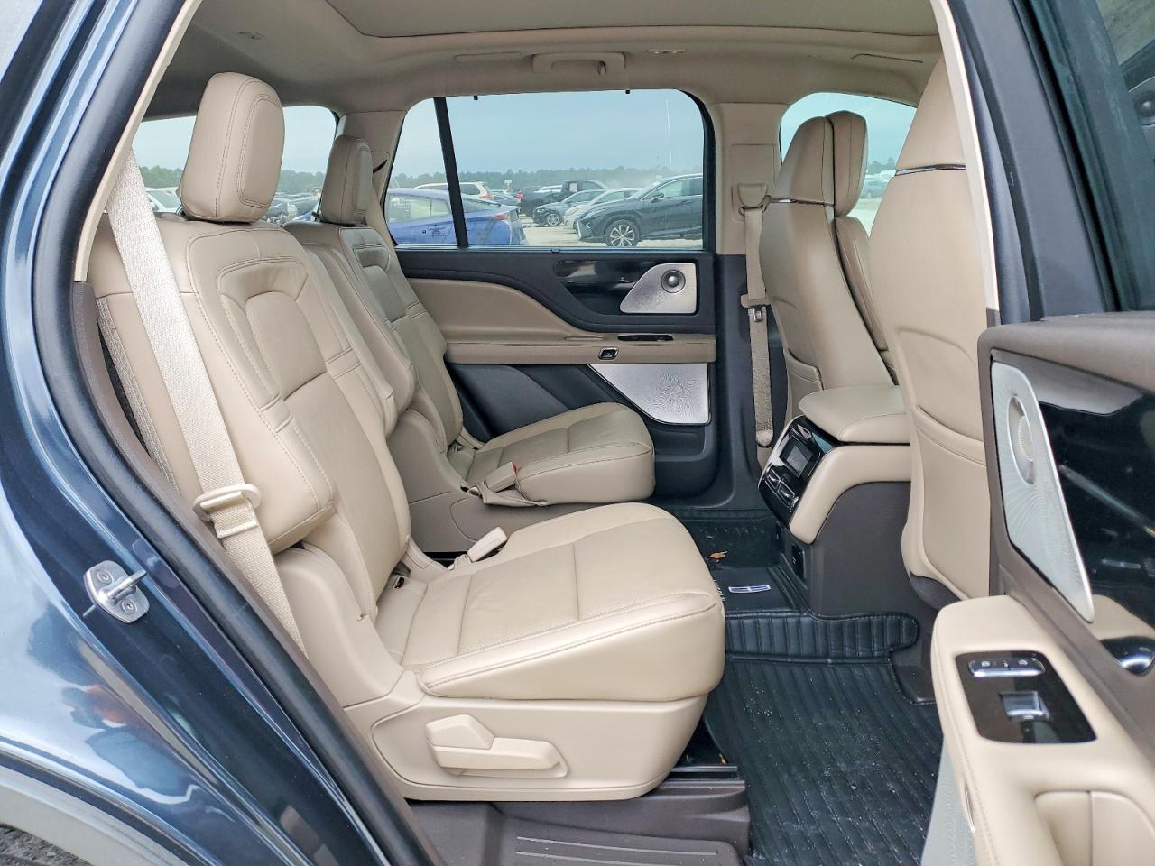 2022 Lincoln Aviator VIN 5LM5J7XCXNGL08182 photo 11